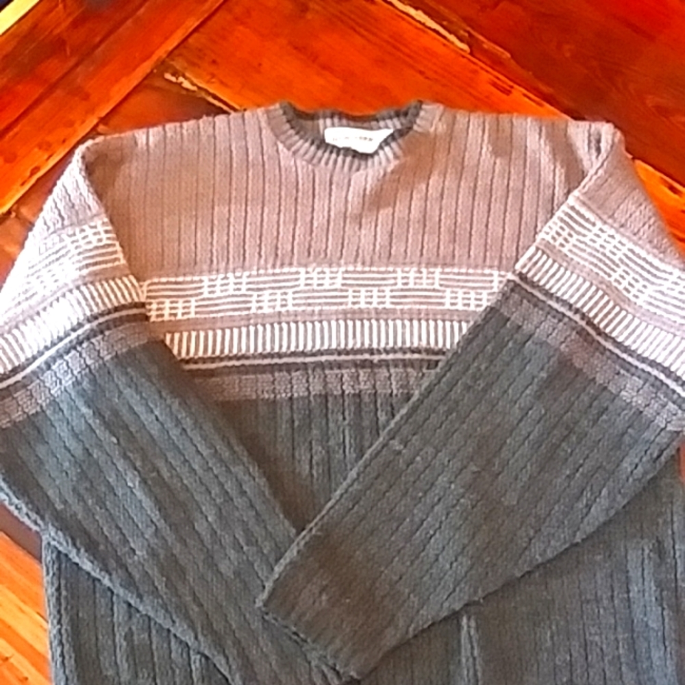 New Era vintage men's heavy sweater in brown and hunter green